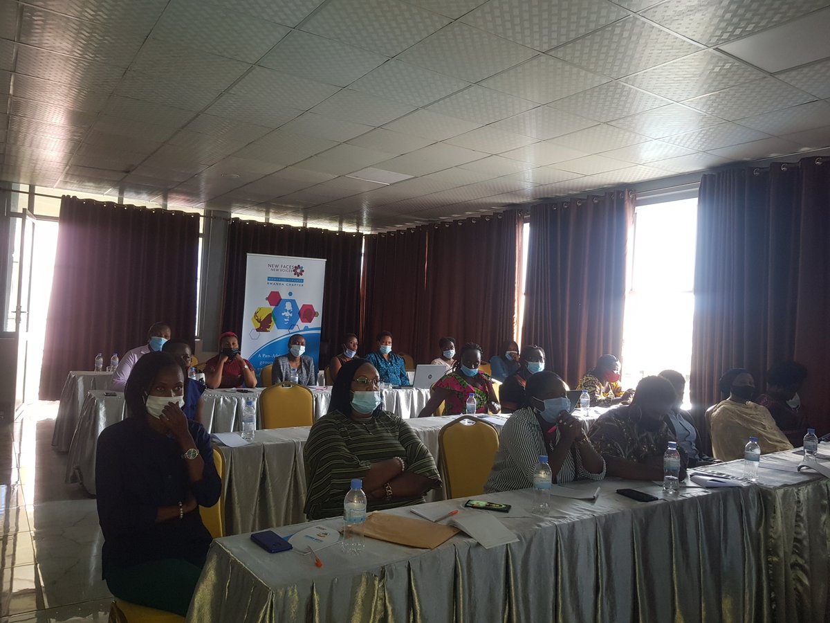 NFNV_Rwanda's tweet photo. This time, a workshop was organised in @MusanzeDistrict  to 43 women-owned business in collaboration with the @ChamberOfWomen https://t.co/nVnVqQBE3h