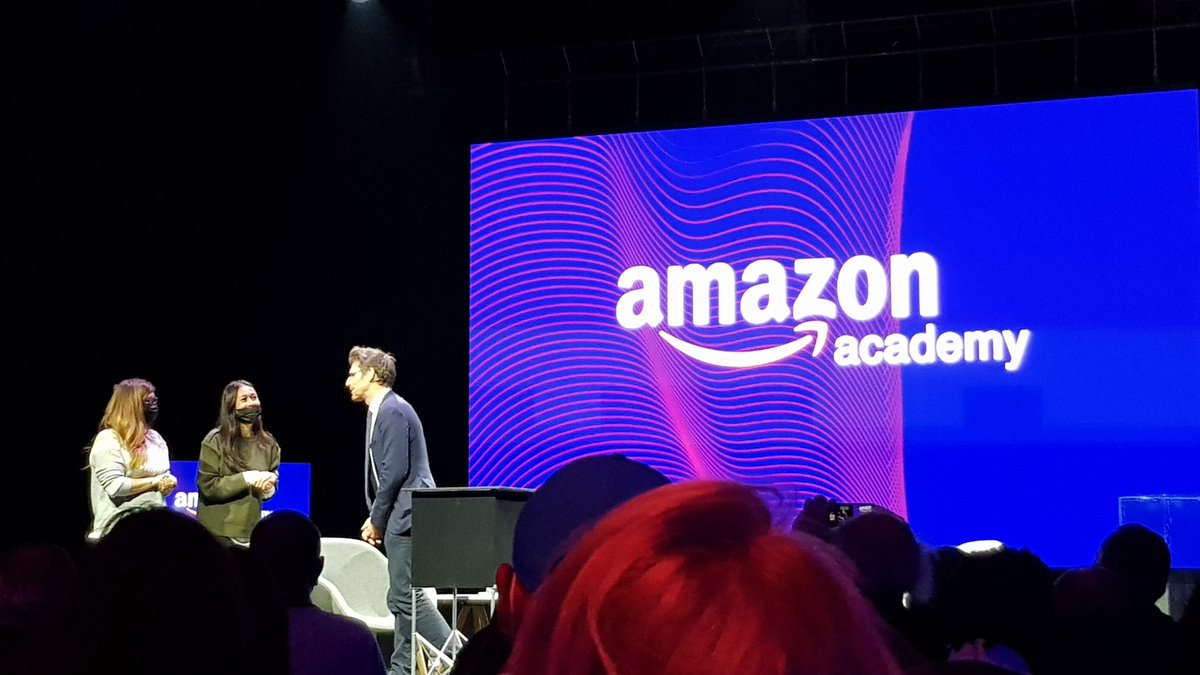 EsdEnola's tweet photo. Pilule rouge ou pilule blue ?
Si vous deviez choisir un super pouvoir en tant que #Entrepreneur ce serai sûrement celui de convaincre 🦸‍♀️🦸‍♂️

L'#AmazonAcademy nous fait vivre une expérience #mentaliste avec Benoit Loizeau 🤩

@AmazonNewsFR https://t.co/VcDiL3LXf4