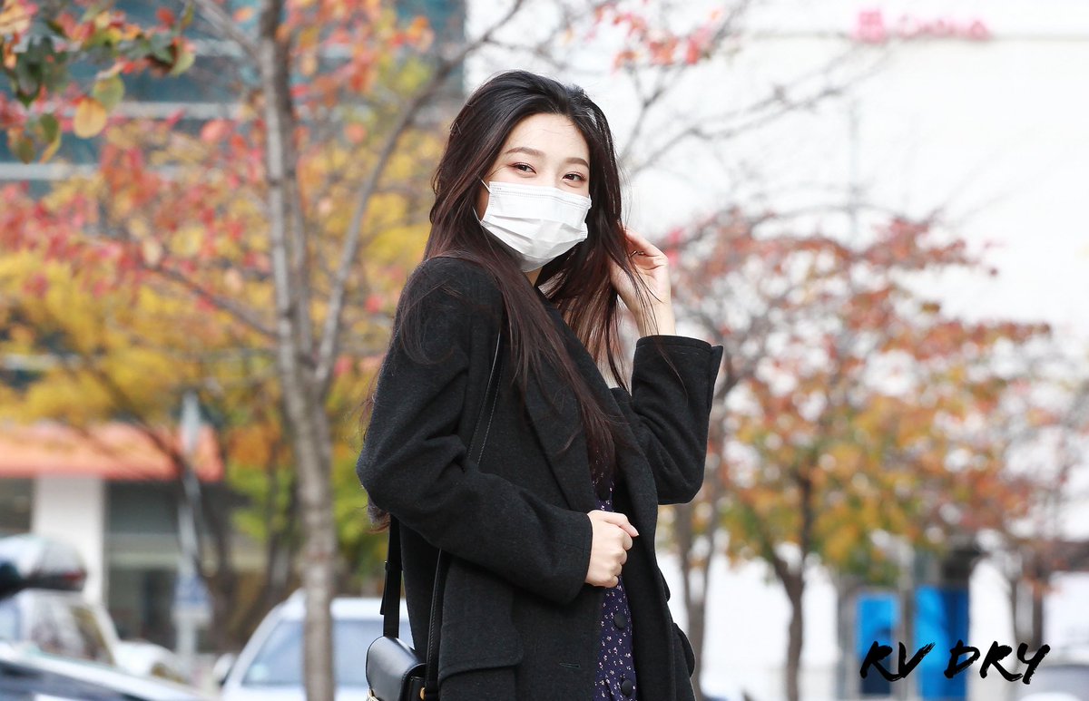 RM140801's tweet photo. 2021110 조이 출근길💚🐥

와……말이 안나온다 ㄹㅇ…

#JOY #조이 #박수영 #출근길 #동물농장 #러비 #레드벨벳 https://t.co/dvMMZ1AtnO