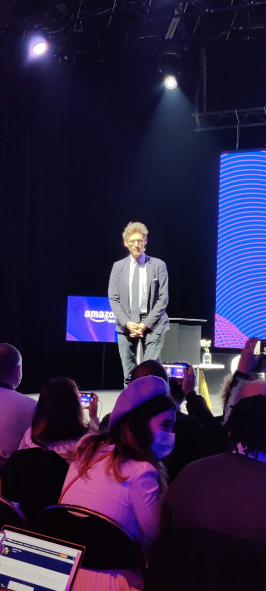EsdNils's tweet photo. C'est l'heure d'une interlude Mentalisme assurée par Benoît Loizeau ! 

#AmazonAcademy #Amazon @AmazonNewsFR #mentalisme https://t.co/VJ5l2oCGZw