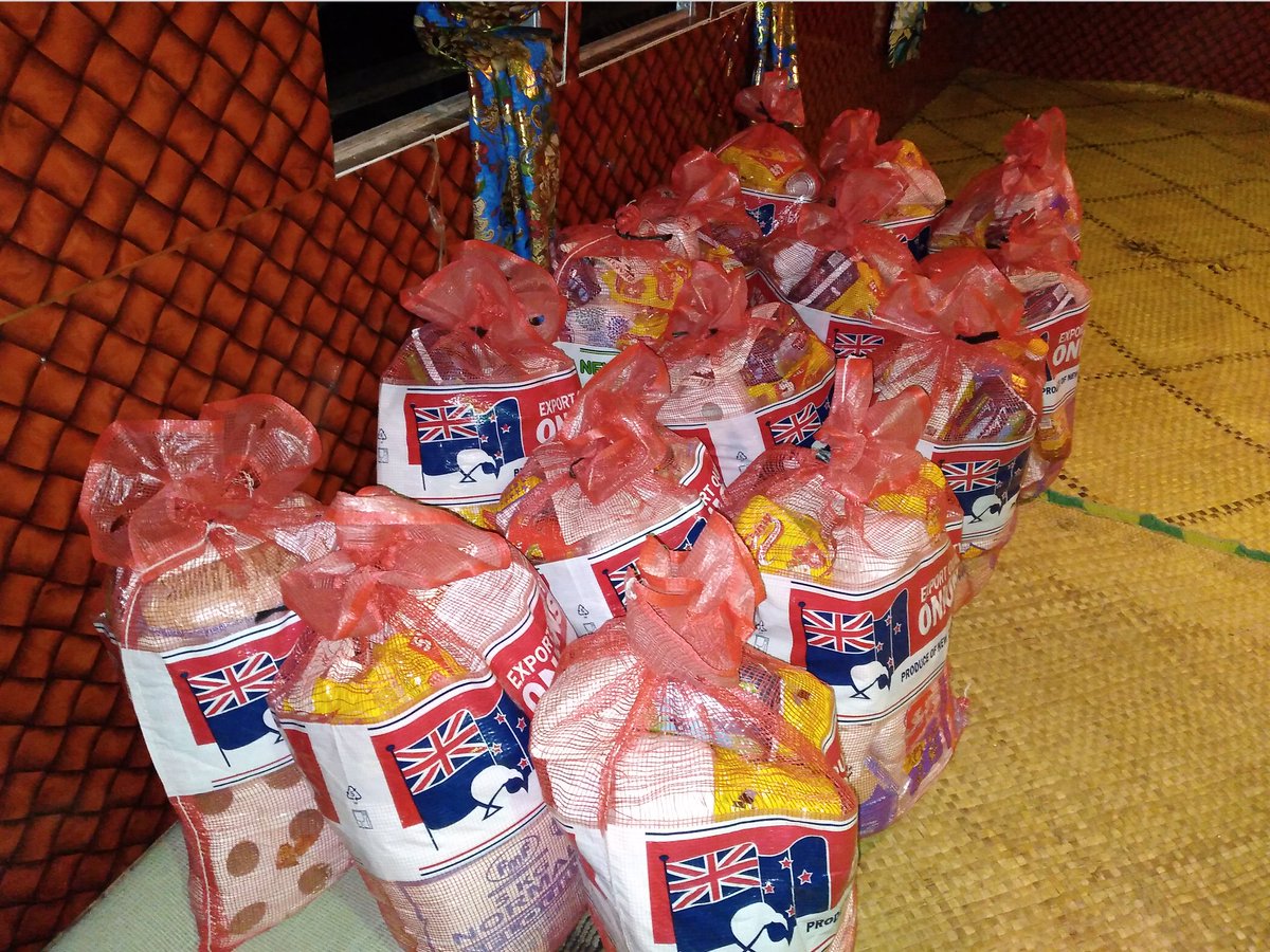 operationgracee's tweet photo. Our team spent the evening sorting &amp; packing 15 packs for 15 deserving families! Vinaka vakalevu to everyone who continues to support this ministry! Vinaka Jisu na veivakarautaki! #Veilomani https://t.co/IK3gTzSykm