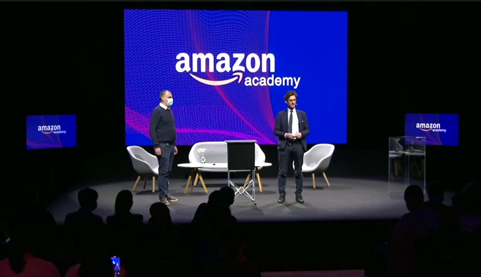 jplarger's tweet photo. notre @Ym78200 national fait son show !!!
avec le #mentaliste #BenoitLoizeau ...
#TransfoNum #AmazonAcademy
@AmazonNewsFR
📲 https://t.co/oqo49LGlaz https://t.co/Rqs2pqJOqU