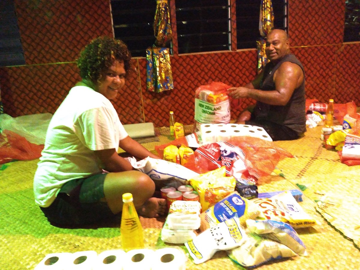 operationgracee's tweet photo. Our team spent the evening sorting &amp; packing 15 packs for 15 deserving families! Vinaka vakalevu to everyone who continues to support this ministry! Vinaka Jisu na veivakarautaki! #Veilomani https://t.co/IK3gTzSykm