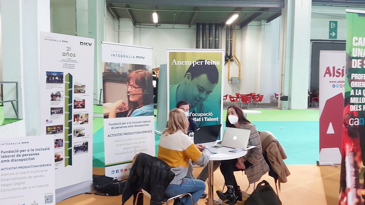 FederaciodeCET's tweet photo. #firasimillor A la mateixa sala, també realitzen entrevistes els centres especials de treball de FECETC Metrópolis (grup Armonia) @GrupMifas #diswork @CanCet1 @DKVIntegralia https://t.co/twDOVOe5KF