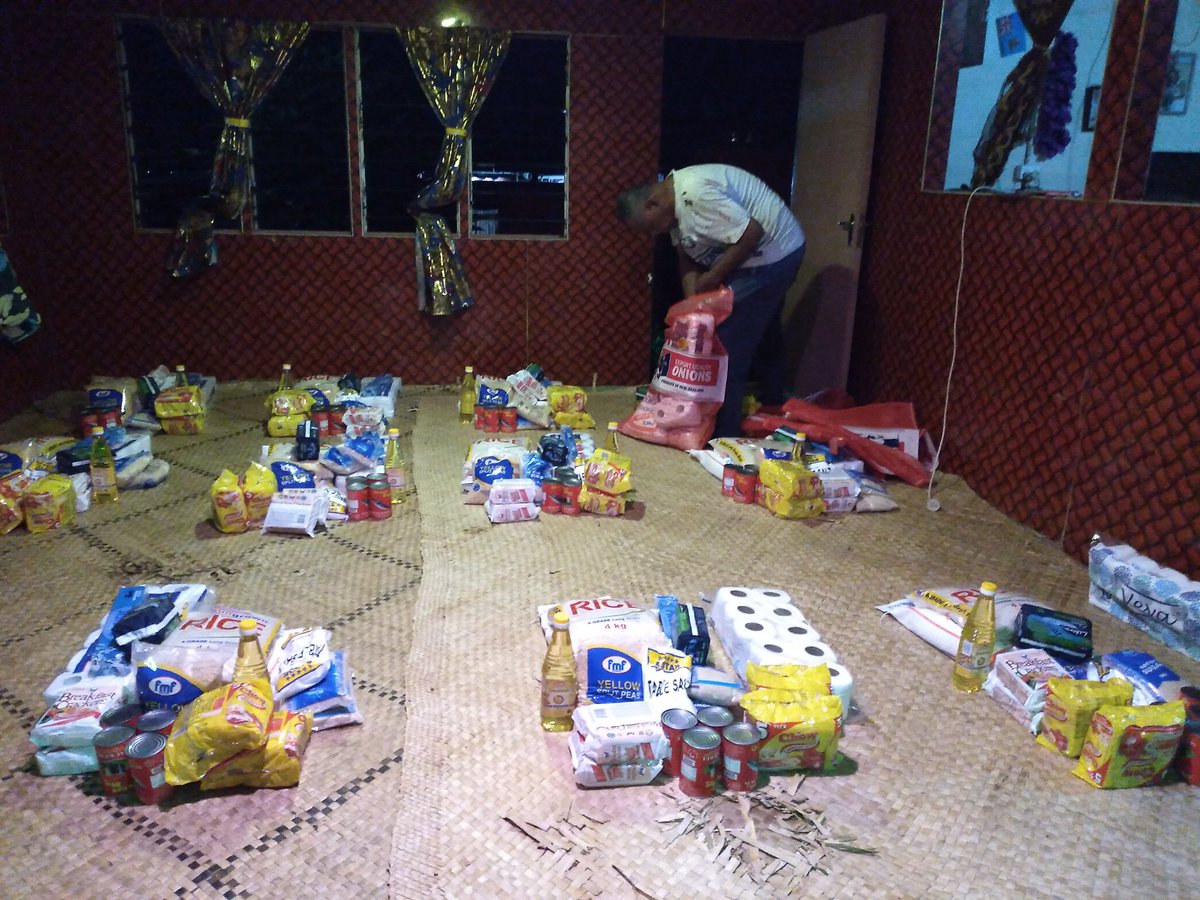 operationgracee's tweet photo. Our team spent the evening sorting &amp; packing 15 packs for 15 deserving families! Vinaka vakalevu to everyone who continues to support this ministry! Vinaka Jisu na veivakarautaki! #Veilomani https://t.co/IK3gTzSykm