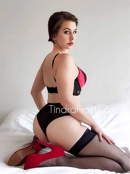 HAPPY HUMPDAY 🍑  DROP PEACHES AND YOU MIGHT GET A TREAT 😈👇 https://t.co/k38alxnJx0<a href="/tag/throwbackthursday"class="tags"><span>#throwbackthursday</span></a><a href="/tag/retweet"class="tags"><span>#retweet</span></a>