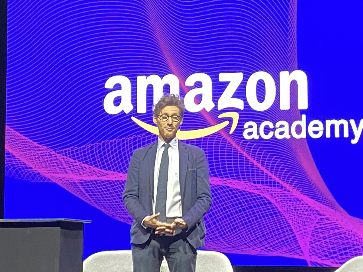 SelmaOuari's tweet photo. Le Mentaliste Benoit Loizeau ✨
Petit tips : Il suffit de demander gentiment pour avoir des réponses !!
#Amazonacdemy #mentalist #esdparis 
@AmazonAcademy @esd_fr https://t.co/nZxKHv1zex