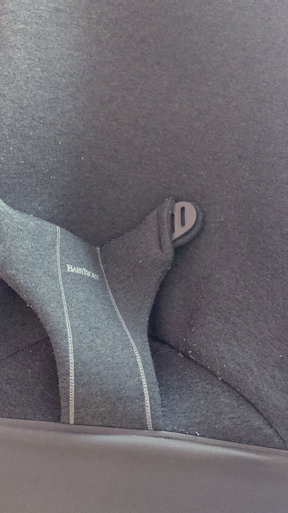 MehuelD's tweet photo. @SarahMWillisPR @babybjornuk Omg same !! #babyfail https://t.co/K1VZo5vA18
