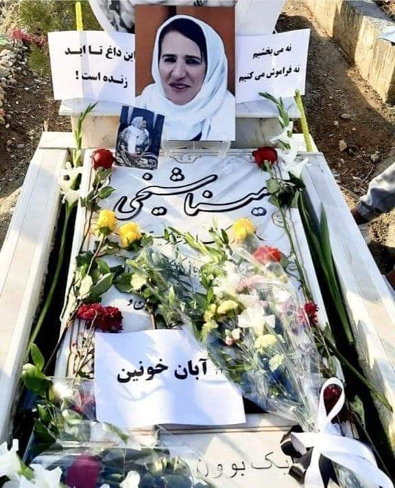 ZahraAzizima84's tweet photo. «مینا شیخی  ۵۹ ساله‌ اهل  سقز که در ۲۵ آبان ۹۸ با شلیک سه گلوله به قلب، در تهران به قتل رساندند. جرم او نگاه کردن به اعتراضات بود 
مینا سی سال پیش، بعد از فوت همسرش،به تنهایی عهده‌دار بزرگ کردن ۶ فرزندش شد. #آبان_خیزش_ملی
 #فریاد_آبانیم 
#آبان_ادامه_دارد https://t.co/QLQnXgSt7m