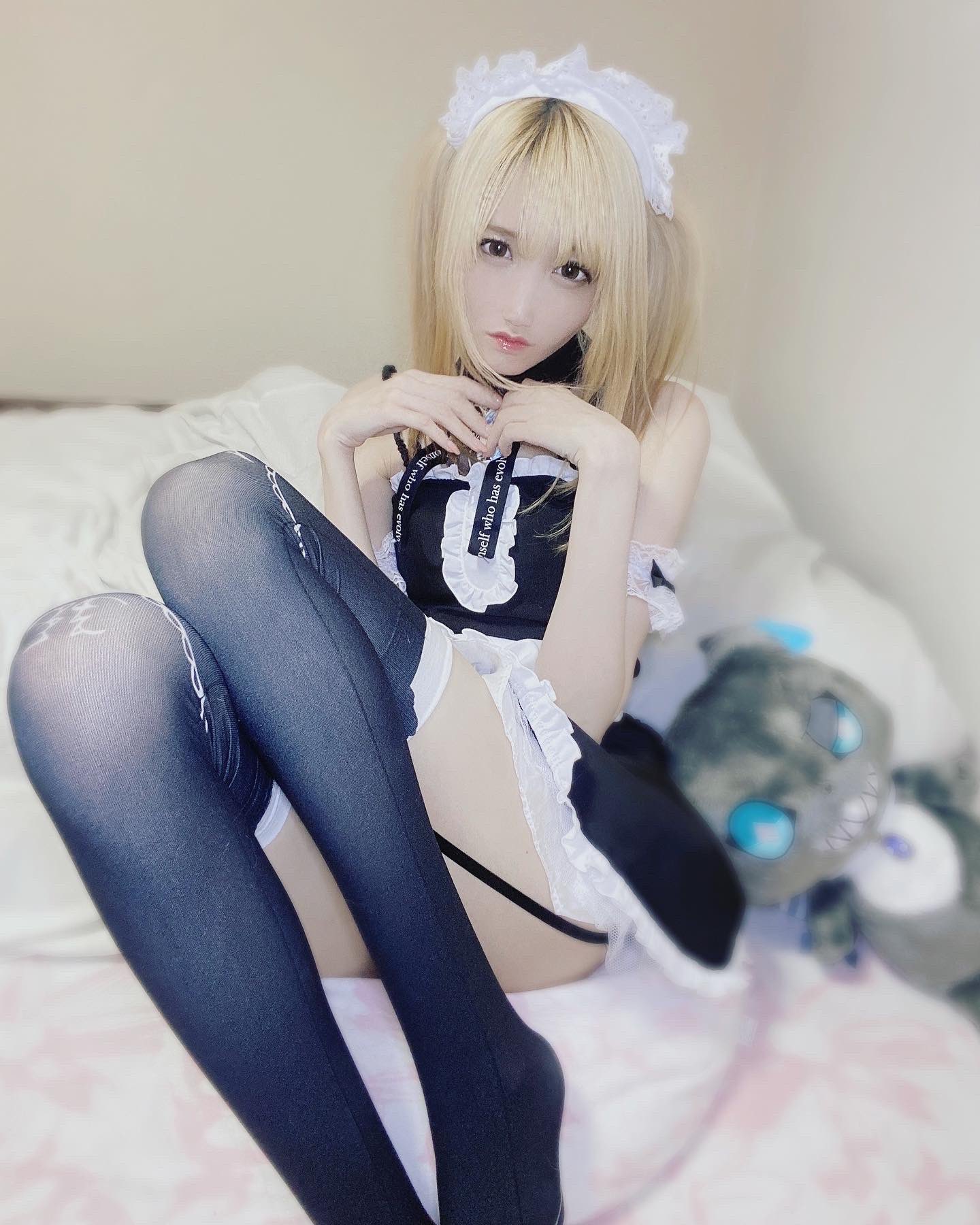 ガリガリ 貧乳 せかいでいちばんおひめさま(^-^) ｶﾞﾘｶﾞﾘでも好きって言ってくれる人が好き😣💦 靴下 @prdtrt_shop  足の裏までかわいい😍😍 #金髪 #貧乳 #ガリガリ #高身長 #じどり晒すとフォロワー増えるって聞いたんですが #自撮り女子 #メイド服 #美脚  #いい脚の日 ...