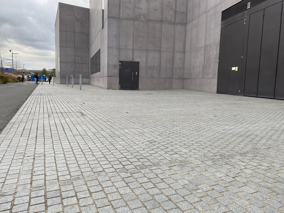 SCLYork's tweet photo. Our paving @hepworthwakefield looking good as ever 10 years on 

Proud to have been involved in this scheme with @laingorourke 

#construction #paving #publicrealm #granitesetts #wakefield https://t.co/WqYU1lcXw0