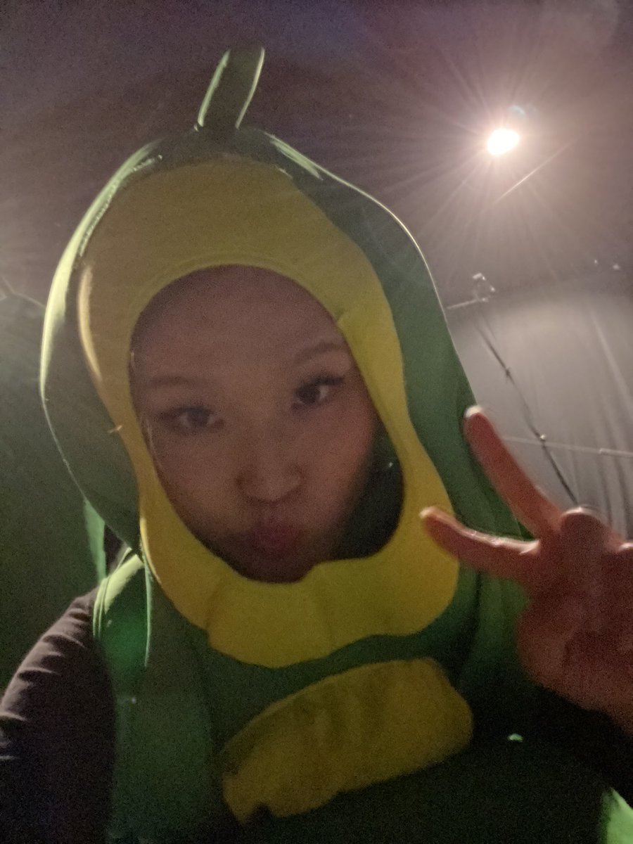 yunaajo's tweet photo. hello i was one of @richbrian 's edamames 👯‍♀️💚😵‍💫 the highest honor https://t.co/ZT2L2nDUOs
