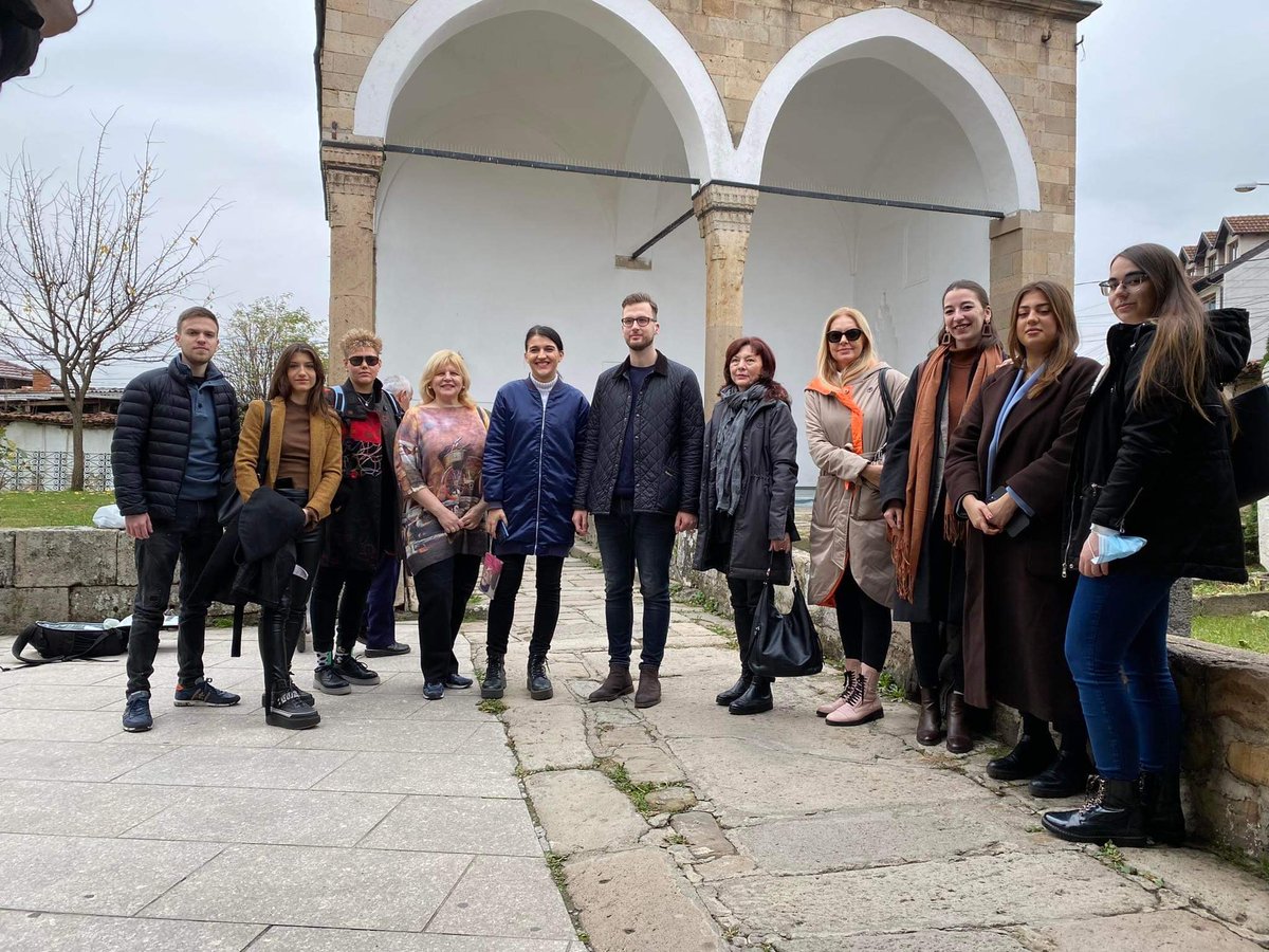 DialogueCafeSRB's tweet photo. Karavan #DialogueCafeSerbia bio je u Novom Pazaru u okviru projekta Dijalog kafe - mesto susreta, koji su podržali @MDULS i @GradNoviPazar.
Mladi iz #Beograd, #NoviSad i #NoviPazar imali su zajednički program i sesiju #DialogueCafe Tate u očima mladih, u saradnji sa @UNFPASerbia. https://t.co/U2dwnM0yxu