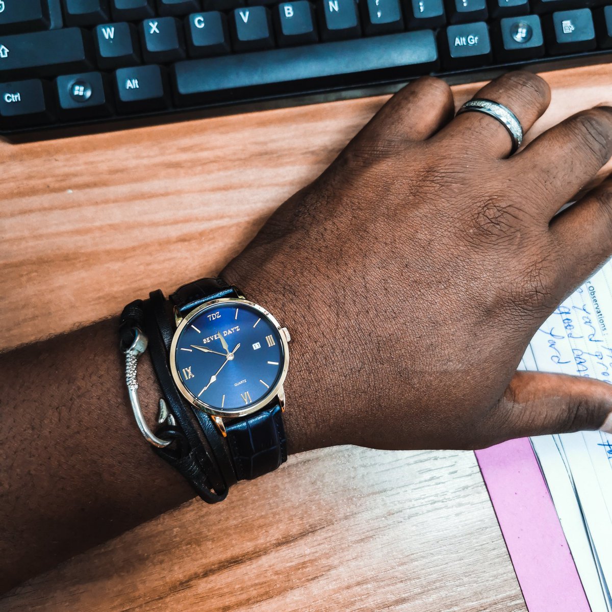 Ledawa's tweet photo. Aujourd'hui j'ai porté ma jolie montre BANGANGTÉ by @7dayzofficial et vous ?

#SevenDayz #DOPE #237CESTLAPUISSANCE 👌🏾🔥😎🇨🇲 https://t.co/Iffb6L0tnA