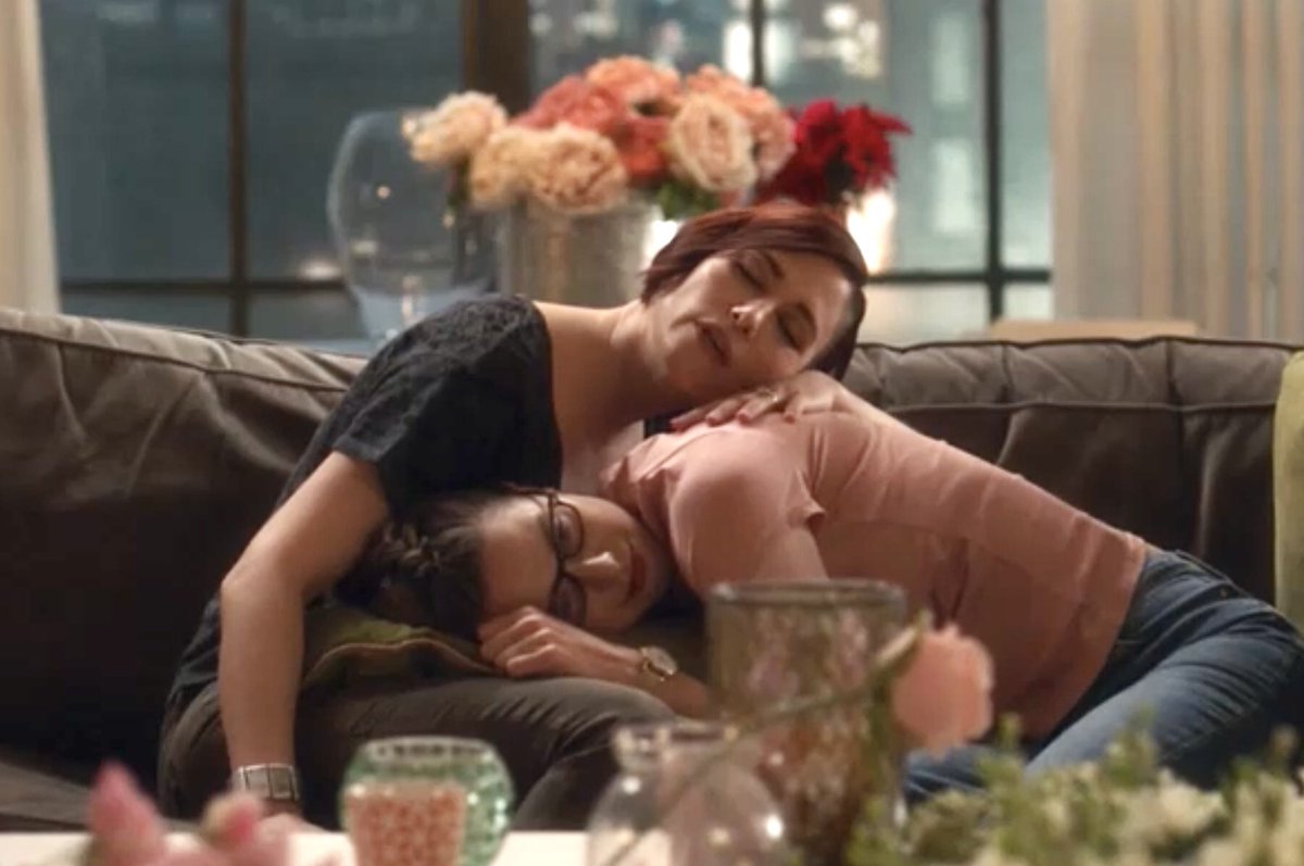 supergrlkaramel's tweet photo. "the #danverssisters and their couch will always be sacred ❤️" 

what i'll miss the most, im in tears 😭 https://t.co/zA93Mnllbe