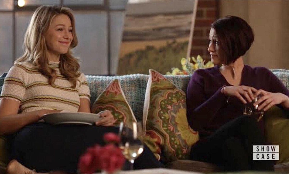 supergrlkaramel's tweet photo. "the #danverssisters and their couch will always be sacred ❤️" 

what i'll miss the most, im in tears 😭 https://t.co/zA93Mnllbe