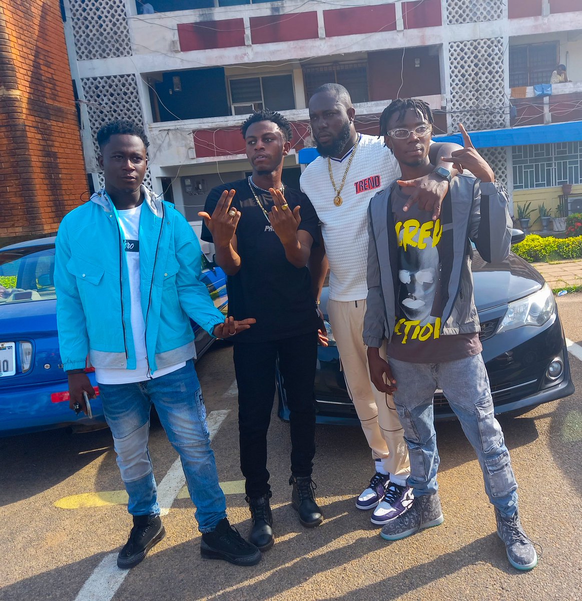 thaplugzz's tweet photo. Shout out to all the brothers who pulled up to support with the shooting #WeDeyStreet w/ @KwekuFlick  x @nanarokstar   y'all have a special place in our hearts. 
NEW MUSIC &amp; VISUALS this Friday! 12 Nov '21

#NewMusicAlert #MusicIsComingHome https://t.co/duw4GrIWFJ