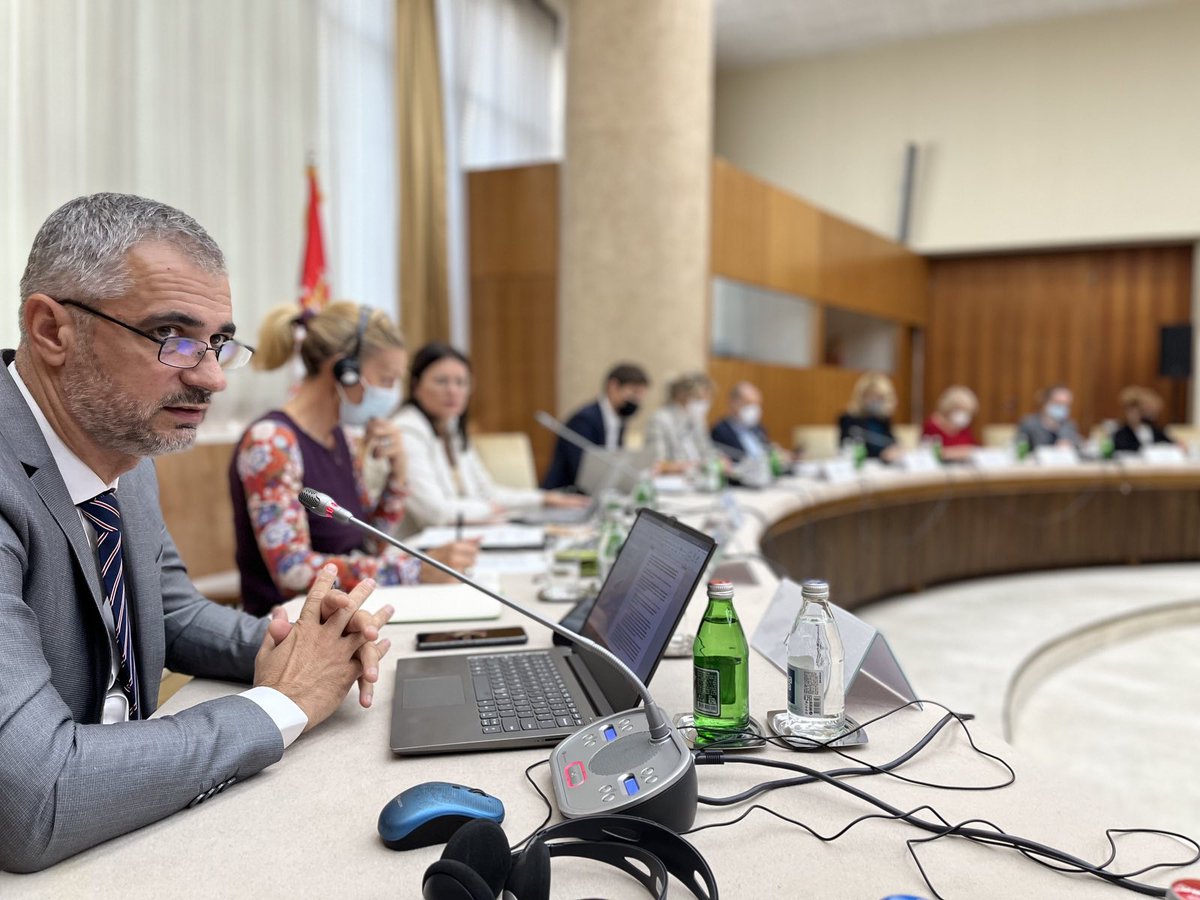 CEPBelgrade's tweet photo. Dijalog Vlade i @NKEUSrbija o javnom zdravlju, #COVID19 i vakcinaciji: koordinator RG 1,3 i 28 @Dushaan - javnost je na terapiji doziranih informacija o epidemiji. Retorika o ratu protiv kovida ne pomaže transparentnosti i tačnosti podataka, jer je istina prva žrtva svakog rata. https://t.co/P7L6PcCgbW