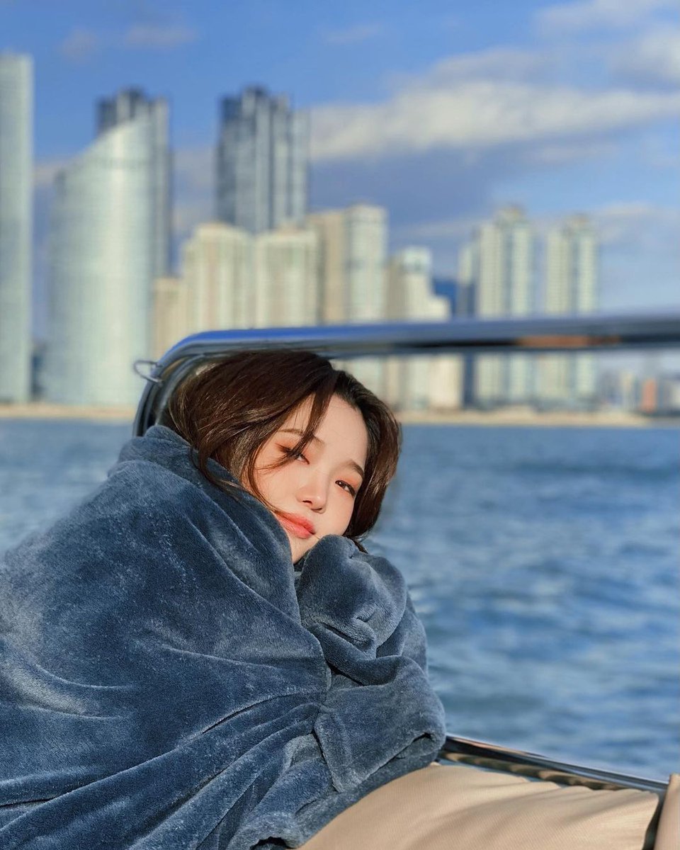 gyulbear's tweet photo. *faints* https://t.co/ANvDnSBOgB