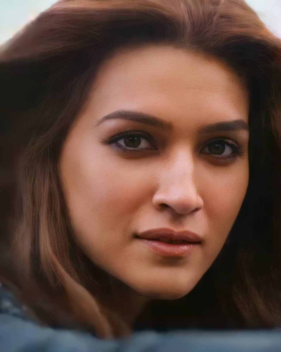 AddictionKriti's tweet photo. Jassi is 💥🔥

#KritiSanon #KritiSanonHQPics https://t.co/Guw3cTZKkg