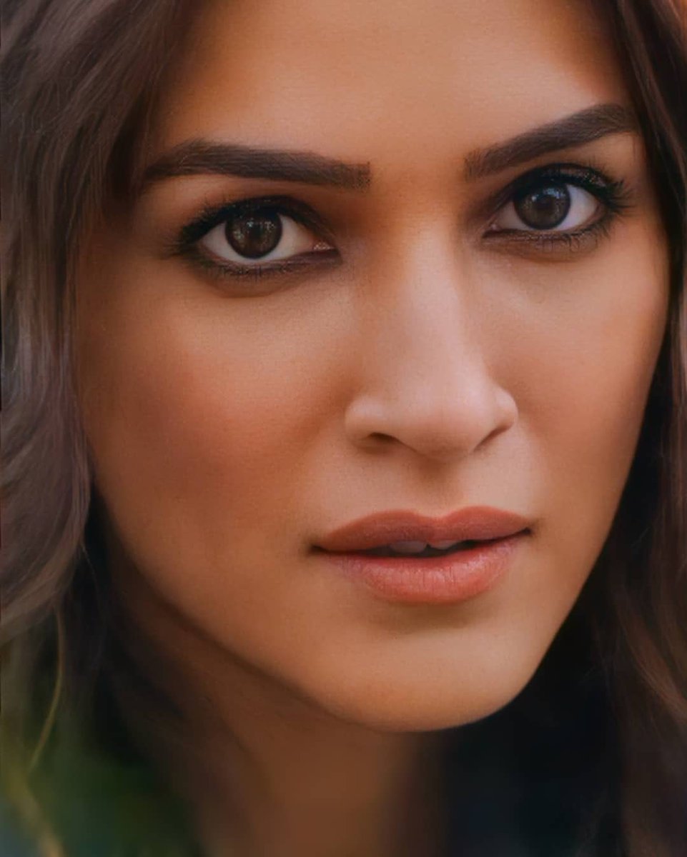 AddictionKriti's tweet photo. Jassi is 💥🔥

#KritiSanon #KritiSanonHQPics https://t.co/Guw3cTZKkg