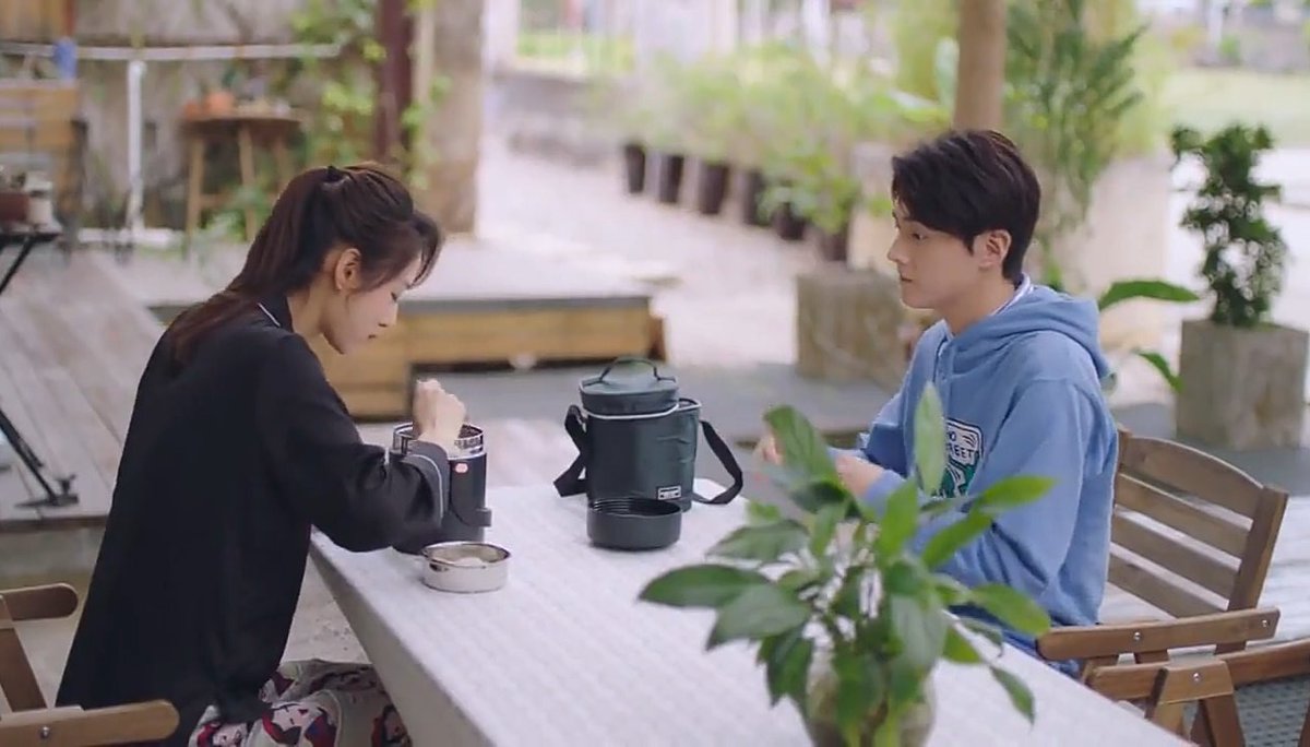 RubyluvsDilraba's tweet photo. FL's younger brother has a long term crush on the FL's bestie who just sees him as a kid. Same relationship dynamic as the secondlead couple from #useformytalent. Not that I'm complaining since I'm a sucker for noona romances.
#loveatnight #cdrama #secondleadcouple https://t.co/U8Lc5gQD8O