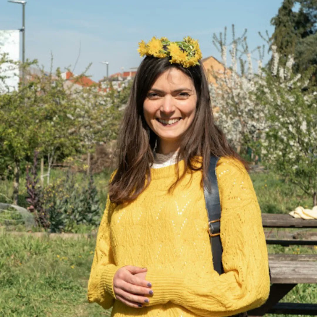 Capital_Growth's tweet photo. Listening, supporting and enabling - that pretty much sums up Ellie Smallshaw’s role at the climate-friendly #MitchamCommunityOrchard. Head on over to Instagram to read our latest post about our November #SpotlightGarden -> https://t.co/CX4a5Ade1C #COP26 #community #ClimateAction https://t.co/lbaR5sQnTS