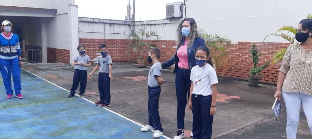 CDCETachira's tweet photo. Nuestros niños y niñas en las instituciones educativas compartiendo sus actividades diarias con los compañeros de clases.
#PuebloDignoYSoberano
@MPPEDUCACION
@_LaAvanzadora
@FreddyBernal
@charlychaves https://t.co/nCdFJpLmJM