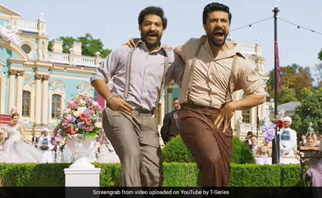 moviesndtv's tweet photo. 'Naacho Naacho': #RamCharan And #JrNTR Dance To The "Electrifying" Beats Of #RRRMassAnthem
https://t.co/XBdPP7TNk9 https://t.co/wGdX3hhb9j