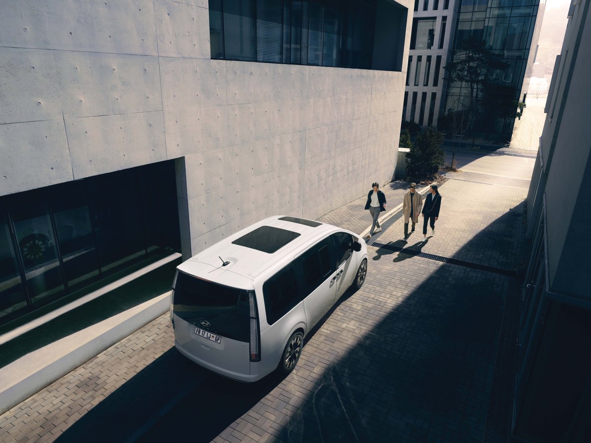 HyundaiSA's tweet photo. Spacious and smart, the STARIA provides everything you need to get the job done efficiently, safely, and in style. #HyundaiStaria #StepIntoTheSpace https://t.co/KhRhSChwRF