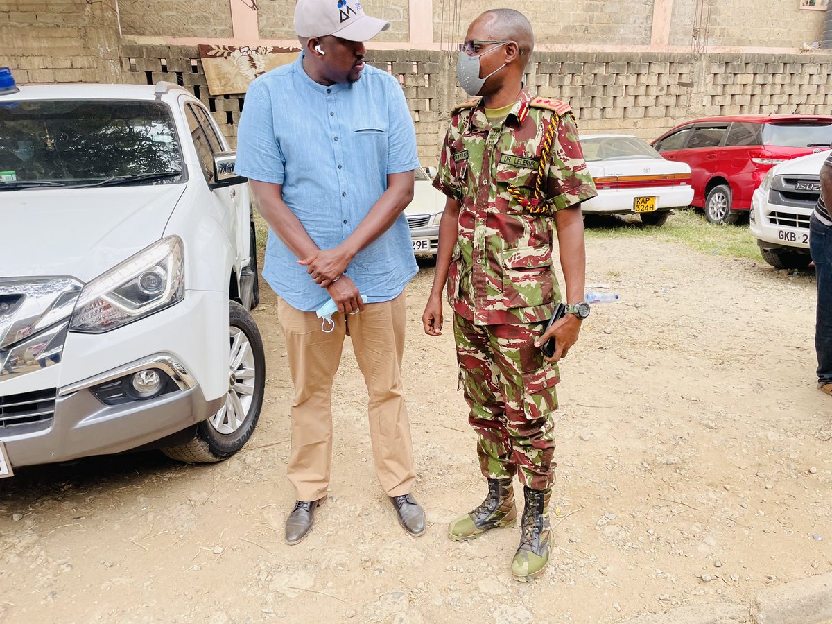 Asmali77's tweet photo. Great to see my good friend The Nairobi Metropolitan Service (NMS) Director in charge of enforcement, Dr. Mark Leleruk in Eastleigh. Dr Leleruk was a lecturer at Laikipia University. Top academic &amp; a performer. Great to see him in his new role. He is indeed an asset to @NMS_Kenya https://t.co/hI98AYDlD2