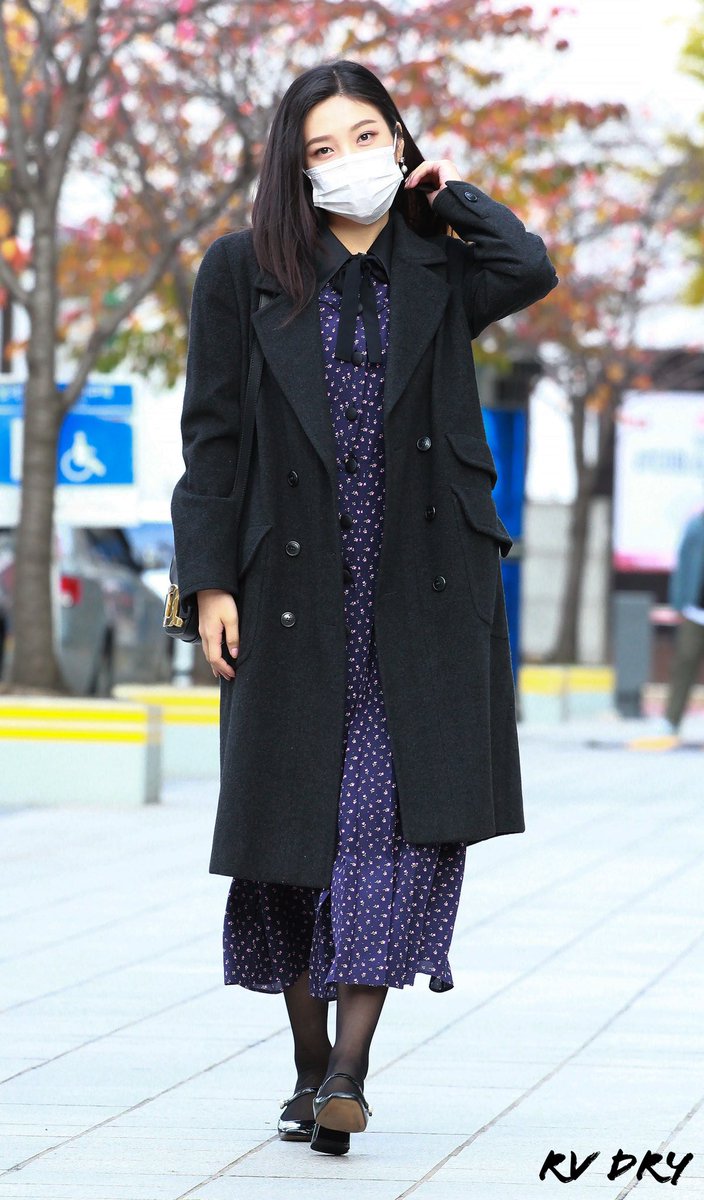 RM140801's tweet photo. 201110 조이 출근길 추가컷💚🐥

#JOY #조이 #박수영 #동물농장 #출근길 #러비 #레드벨벳 https://t.co/Fg8vmVQeaD