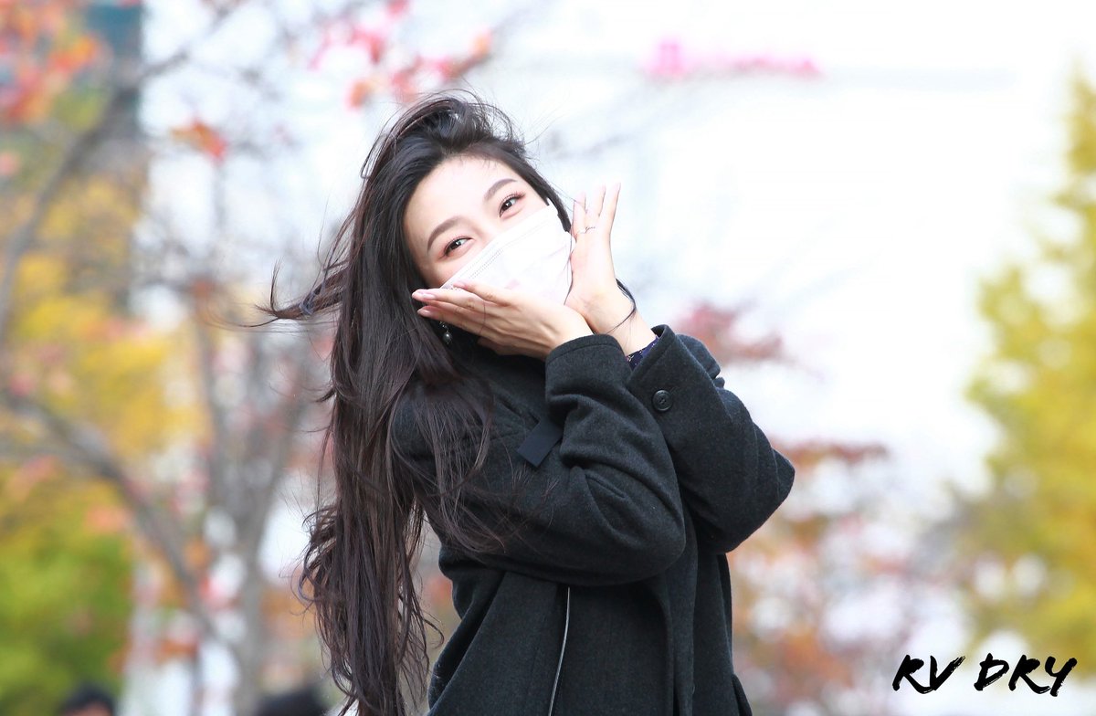RM140801's tweet photo. 201110 조이 출근길 추가컷💚🐥

#JOY #조이 #박수영 #동물농장 #출근길 #러비 #레드벨벳 https://t.co/Fg8vmVQeaD