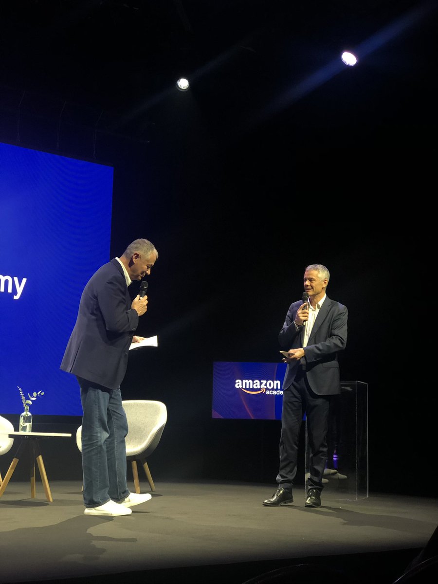 AnaisRabet's tweet photo. Frédérique DUVAL, Directeur général Amazon France. ✨ 

#AmazonAcademy @AmazonNewsFR https://t.co/gr0HuYAZcW