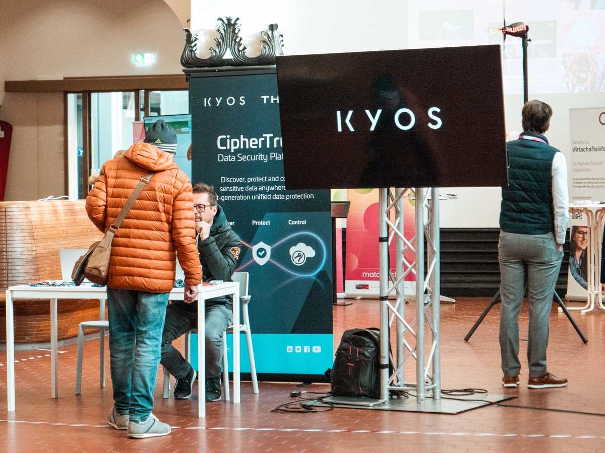 Digital Cluster Ostschweiz: 
Lernen Sie mit uns die vielfältige Digitalbranche der Ost-CH kennen: erleben Sie mit <a href="/KyosCH/">KYOS SA</a> die dunkle Seite des Internets und bestaunen Sie ein dreidimensionales Bild, das jAMAZE mit holographischen Techniken erstellt. #sanktdigital #SwissDigitalDay