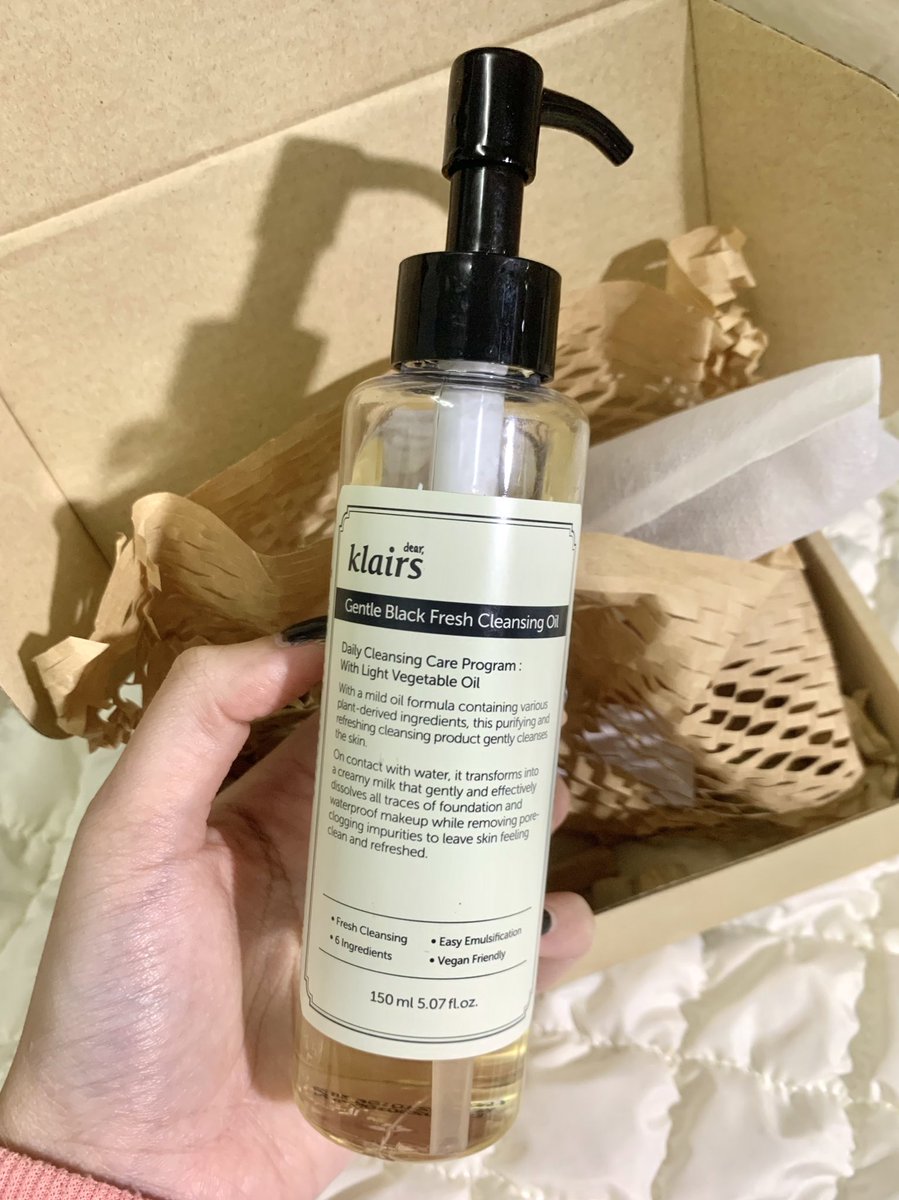 smilexjynx's tweet image. ทุกคน น้องดีมาก ๆ แบบมากกกกกก เป็นออยล์ช่วยละลายเมคอัพ ทำให้เมคอัพหลุดง่ายมาก กันน้ำแค่ไหนน้องก็เอาอยู่ หลุดออกหมด รู้สึกหน้าสะอาดมาก ไม่ทำให้ผิวหน้าแห้งด้วย ล้างหน้าก็ยังรู้สึกผิวชุ่มชื่นอยู่ และไม่มีน้ำหอมด้วย ปังมากกกก