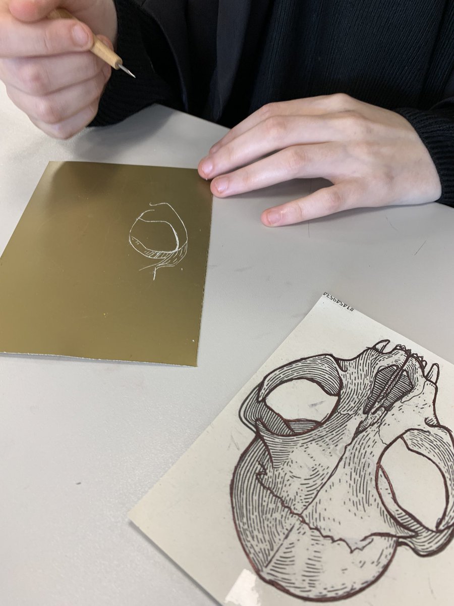 DukesArtDesign's tweet image. Wonderful Wednesday continues with y10 dry point etching. Top tip save your takeaway lids, old photos or cereal boxes ! #artsmark20 #celebrateArtsmark