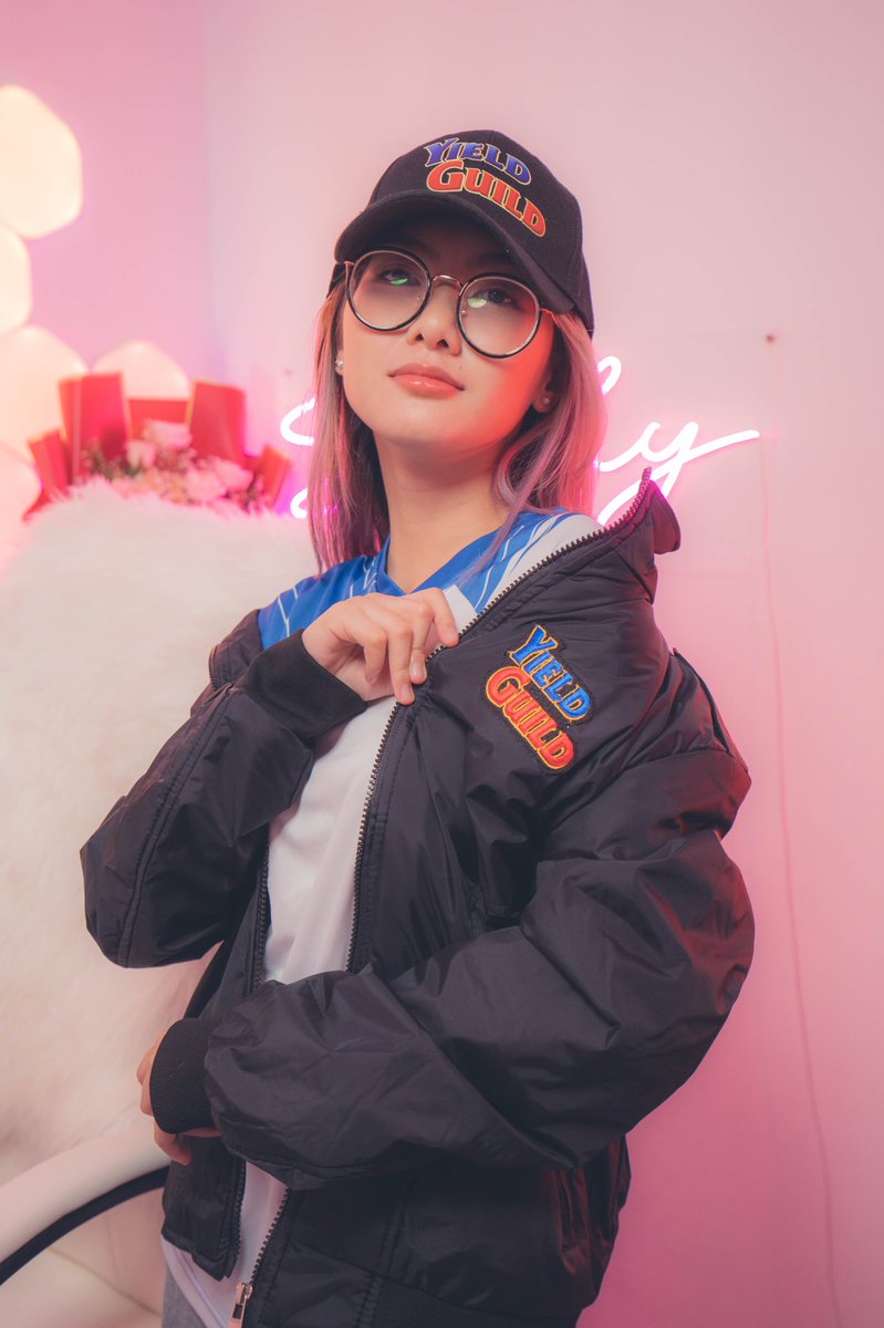 stephyberry's tweet photo. Wearing my @YieldGuild Streamer Package! 📸 https://t.co/bLl7Wuu9Z4
