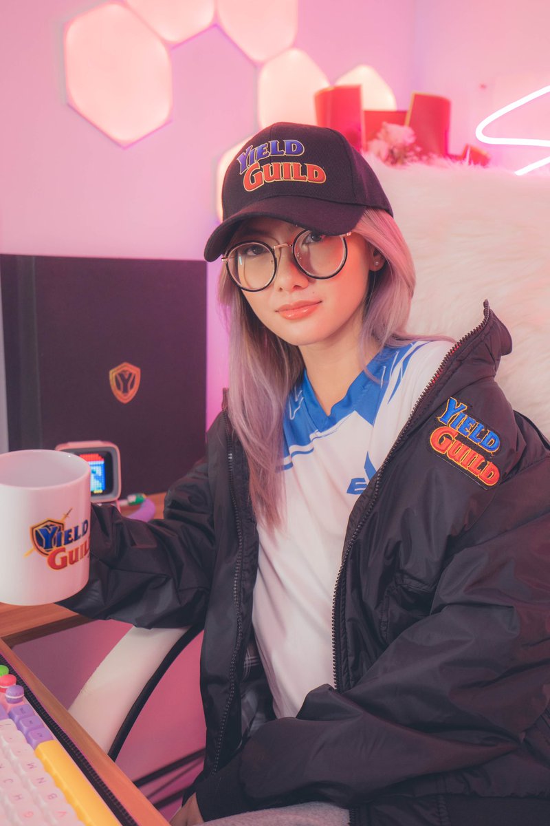 stephyberry's tweet photo. Wearing my @YieldGuild Streamer Package! 📸 https://t.co/bLl7Wuu9Z4