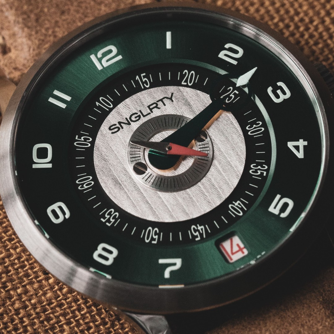 Quite a unique combination. A bit of British Racing Green on the watch face.
#watchfacts #watchanish #watchcollector #watchdaily #watchenthusiast #watches #watchesofig #watchesofinstagram #watchlife #watchlover #watchmaking #watchmania #watchmovement #watchnerd