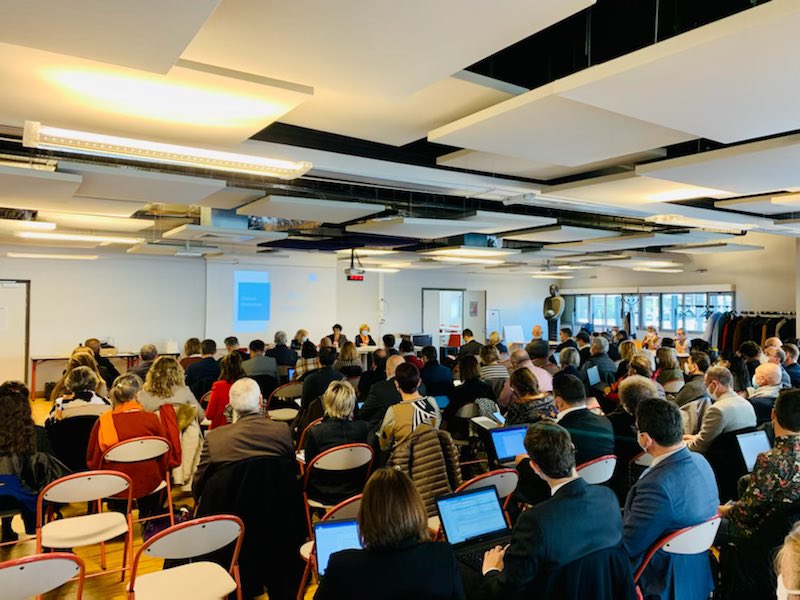 acgrenoble's tweet photo. La rectrice @HeleneInsel réunit les personnels d’encadrement de l’#EducationPrioritaire sur le co-pilotage pédagogique des REP, avec la participation de Mme Fauvin, IGESR.

Promouvoir l’égalité des chances pour que chaque élève profite des ambitions de l’école.
@education_gouv https://t.co/wtmHb24Zt5