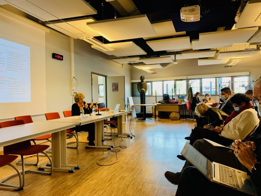 acgrenoble's tweet photo. La rectrice @HeleneInsel réunit les personnels d’encadrement de l’#EducationPrioritaire sur le co-pilotage pédagogique des REP, avec la participation de Mme Fauvin, IGESR.

Promouvoir l’égalité des chances pour que chaque élève profite des ambitions de l’école.
@education_gouv https://t.co/wtmHb24Zt5