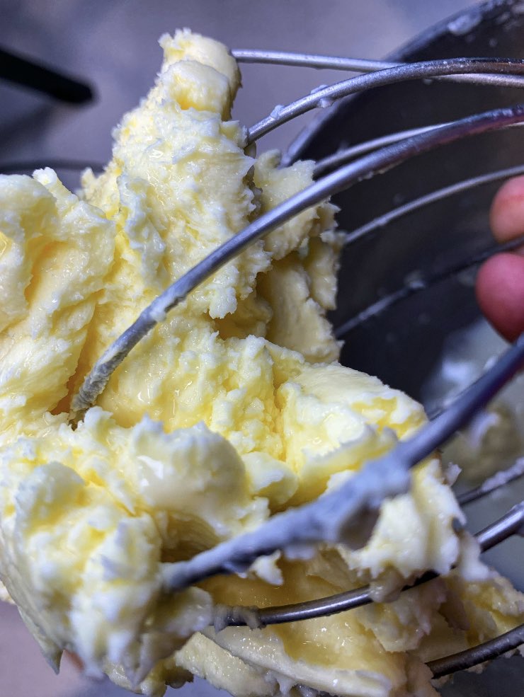 FatboyKnows's tweet photo. I can’t believe it’s butter! One ingredient and 25 mins. Watch me turn this heavy cream into rich  smooth creamy butter! https://t.co/mZpgWTcVdl