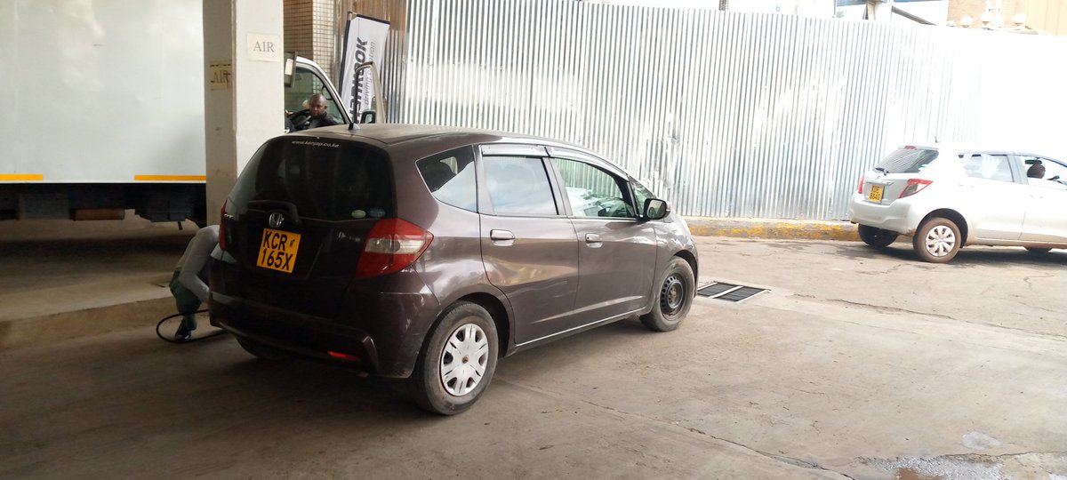 KadereRider's tweet photo. Tuko hapa Shell along University Way...always make sure your vehicle is in the best condition...heading to @yeyaniresort courtesy of @LeozayTours . https://t.co/RWwAjCfRmk