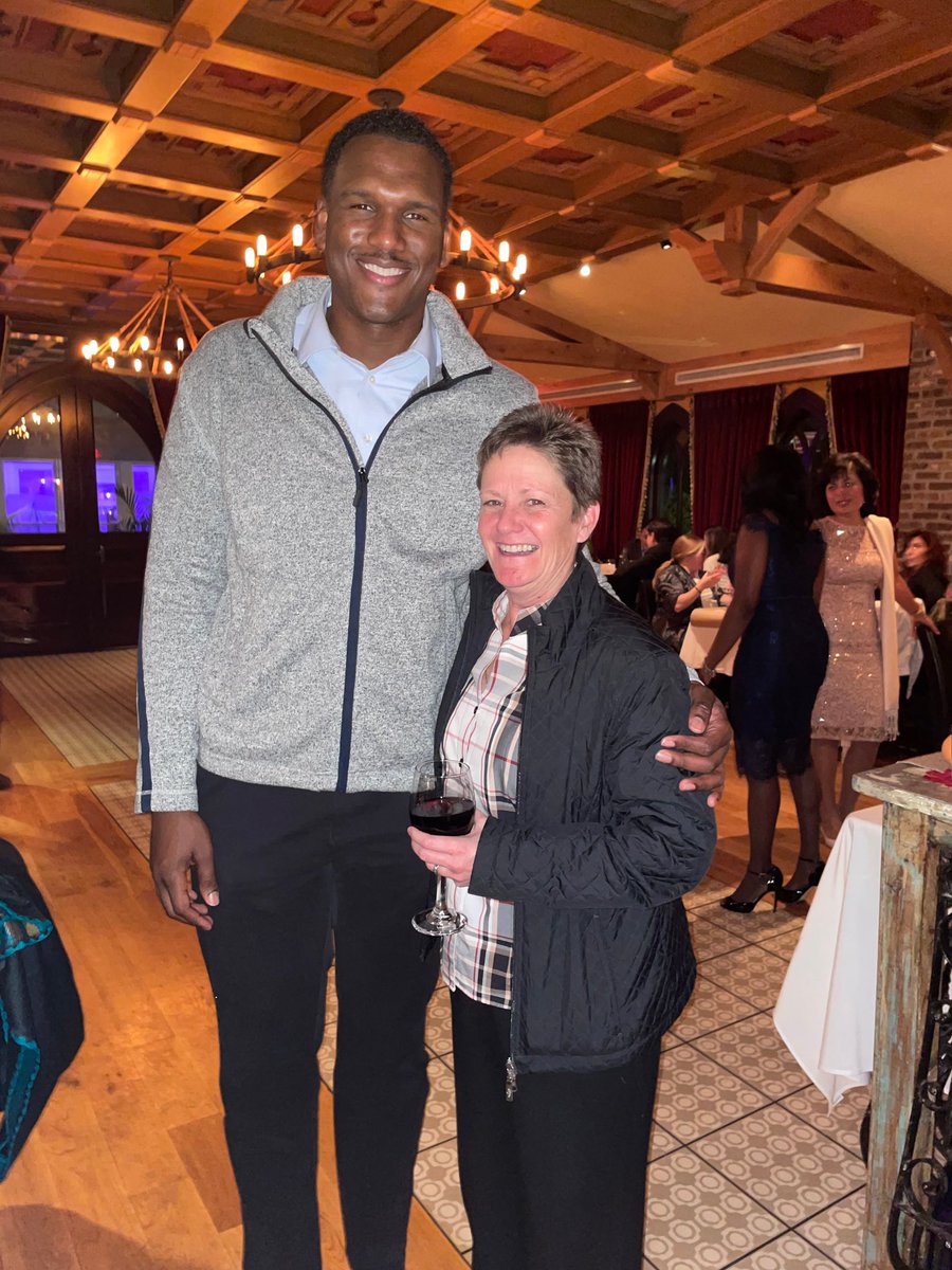 NonprofitSI's tweet photo. We love that our Executive Board Vice Chair, Carol Bullock, Executive Director of #SINFPA member @pridecenterSI has friends in high places @Charlesdfall . 😂😂 Tonight at @Eden_Two’s “evening at blue” where they honored our #SICOAD-MES cochair, Dr. Ginny Mantello ! https://t.co/gu0pQ7ukJg