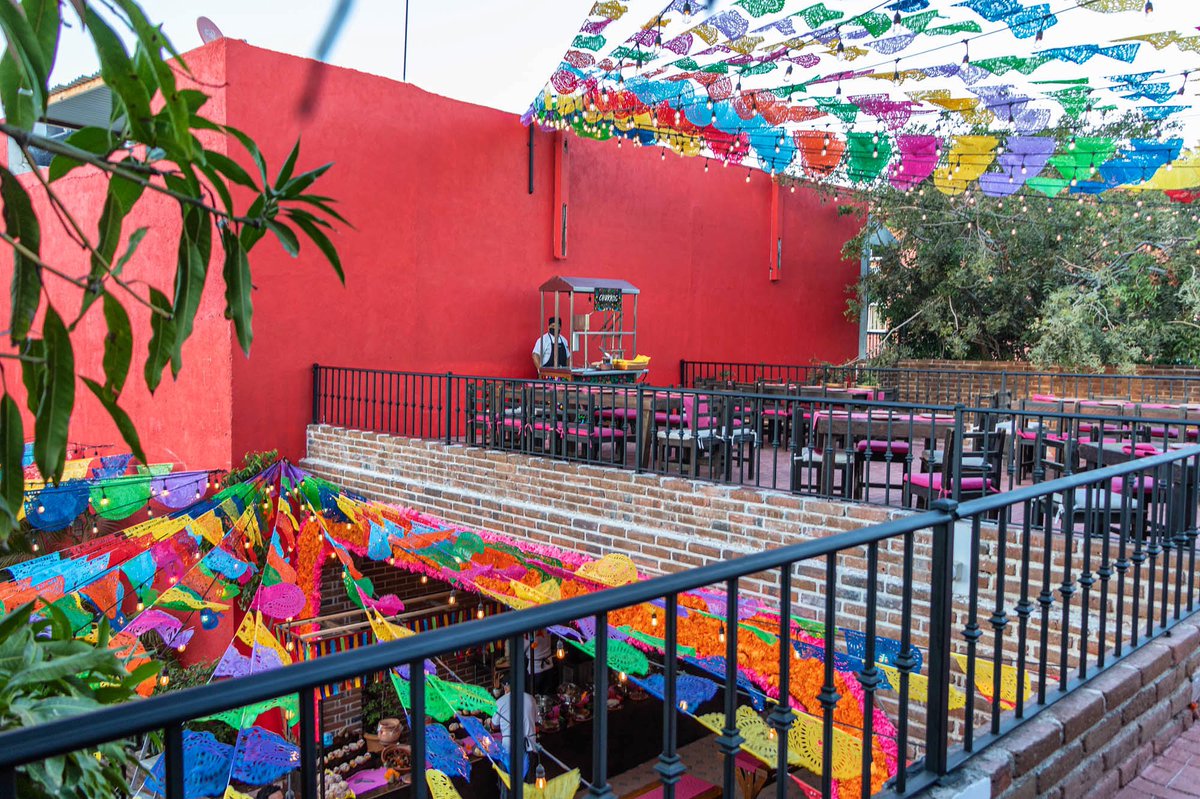 rest_los3gallos's tweet photo. Our new terrace is awaiting for you for more intimate celebrations! Contact us for more information.
#lostresgallos #alfrescodining #caboevents #outdoordining #caborestaurant #caboweddings #rehearsaldinner #mexicandecor https://t.co/5DAXsx269V
