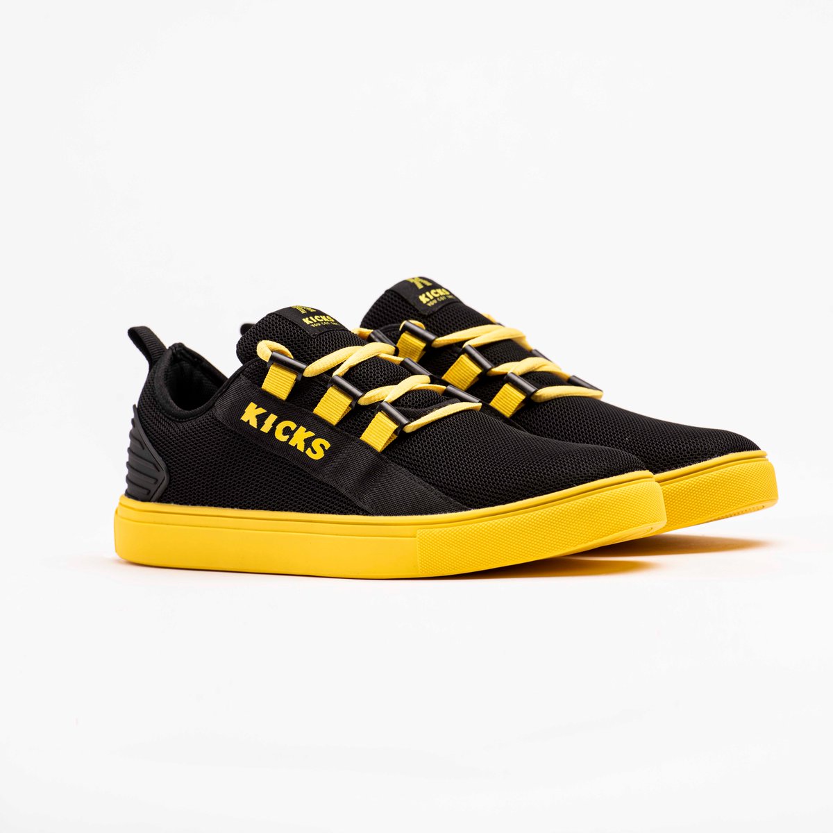 tiyanimbhungana's tweet photo. Someone buy this kicks for me, 03 December is my birthday #Kickssports @kickssports_sa https://t.co/QvKcdYcrSp
