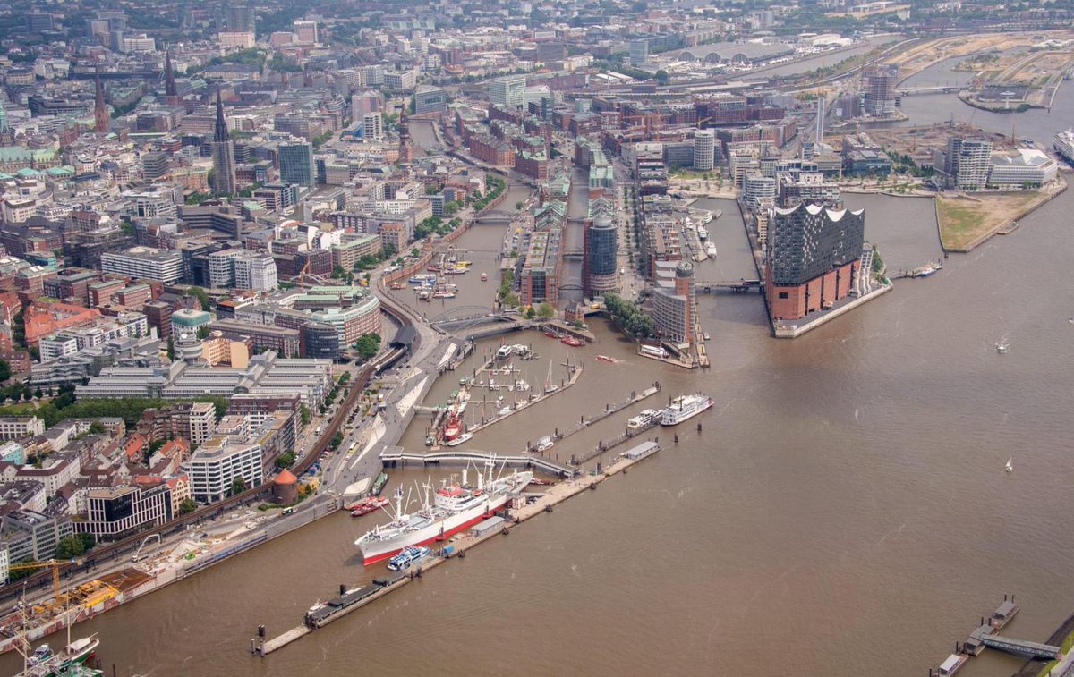 mopo's tweet photo. Corona-Zahlen in Hamburg steigen weiter: Diese Bezirke sind am stärksten betroffen https://t.co/d6nsvGhRYE https://t.co/8nzDgTS9hk