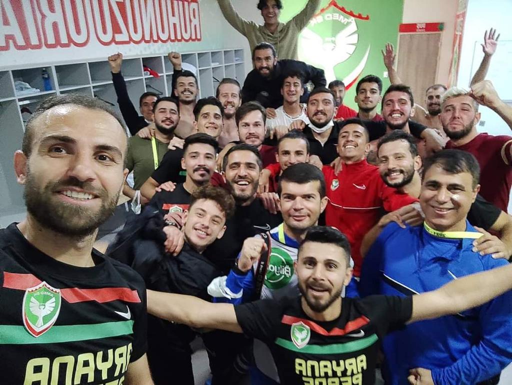 Rojbaş Amed;
Centilmenlik içinde mücadele eden Amed Spor'a başarılar dilerim. 
Her zaman seninleyiz Amed Spor...