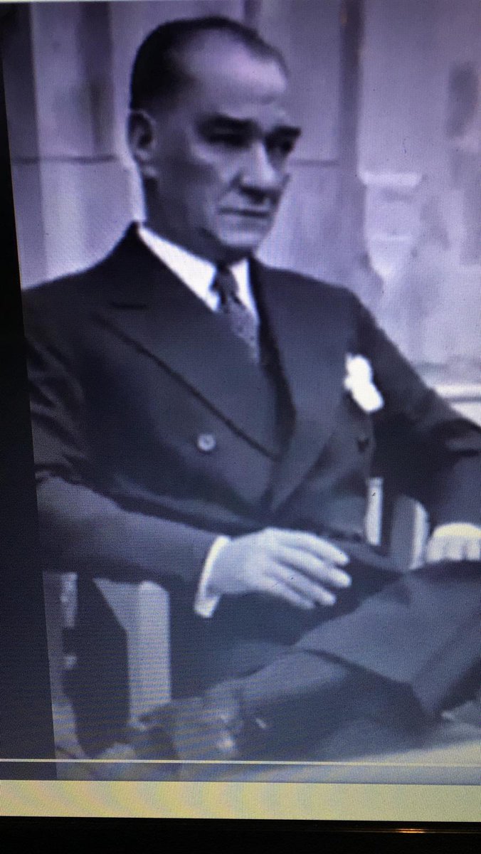 Günde 5 Kez,
Ayda 150 kez,
Yılda 1825 kez duyduğun Ezan Sesini
#10KASIM'da Senede Sadece bir Kez duyduğun Ve Rahatsız Olduğun için Küstahça Şikayet Ettiğin O Siren Sesine Borçlusun Ey Örümcek Beyinli Yobaz.
K A L B İ M İ Z D E S İ N ♥️